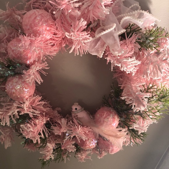 SALE‼️Pink Christmas Wreath - Picture 5 of 9